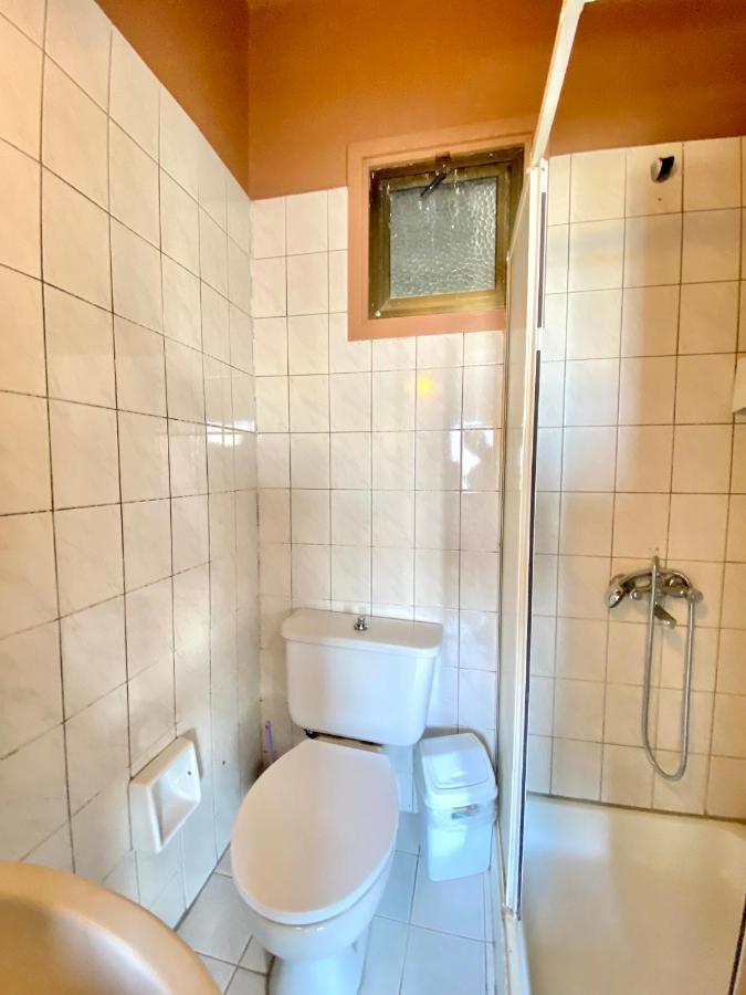 Kaan Hotel & Apartment 凯里尼亚 外观 照片